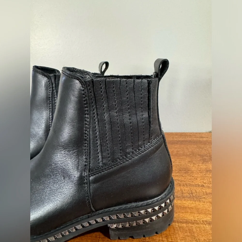 Steve Madden Boots - Picture 5 of 10